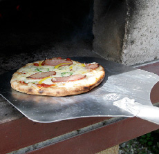 大谷石のピザ窯
